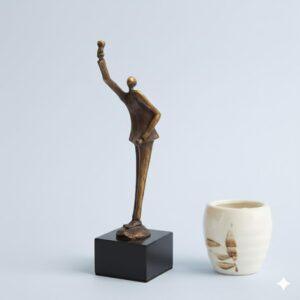 Sculptuur "Een mooie gelegenheid" – Design Ger van Tankeren – Verbronsd (25 cm)
