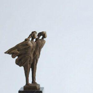 Sculptuur "Samen er tegenaan gaan" – Design Ger van Tankeren – Verbronsd (20 cm)