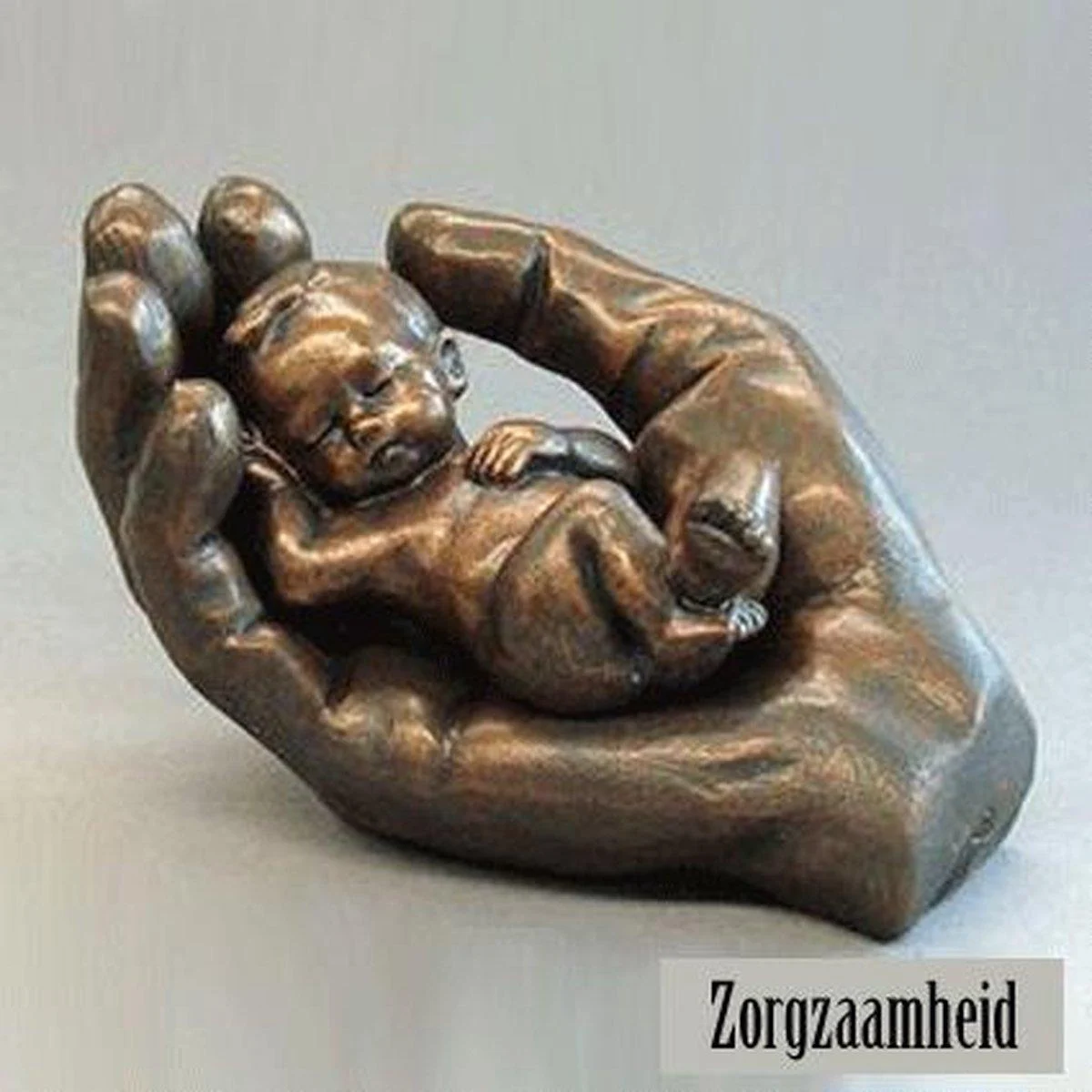 Parastone beeldje baby in hand - Zorgzaamheid - brons - 6 cm hoog