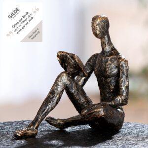 Sculptuur lezend persoon 14.5x9.5x14 cm
