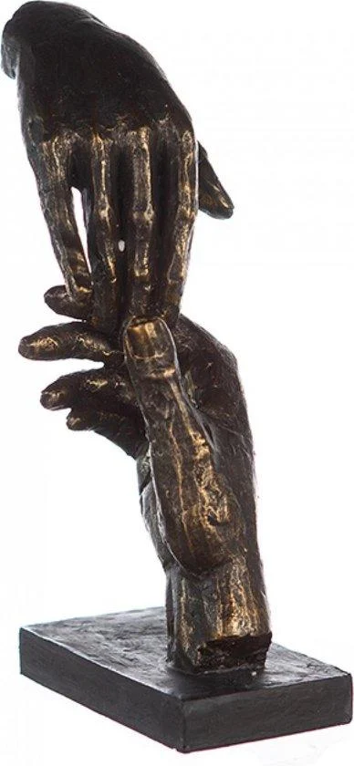 Sculptuur elkaar een handje helpen
