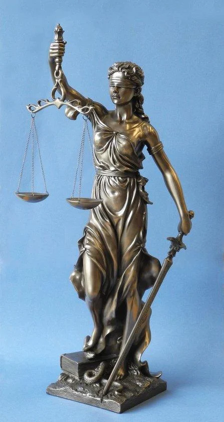 Justitia XL met weegschaal en zwaard 73 cm