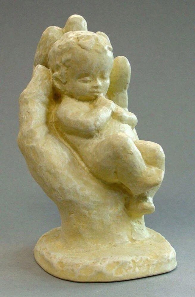 Parastone beeldje baby in hand - Geborgenheid - brons - 1226.20 - 12 cm hoog