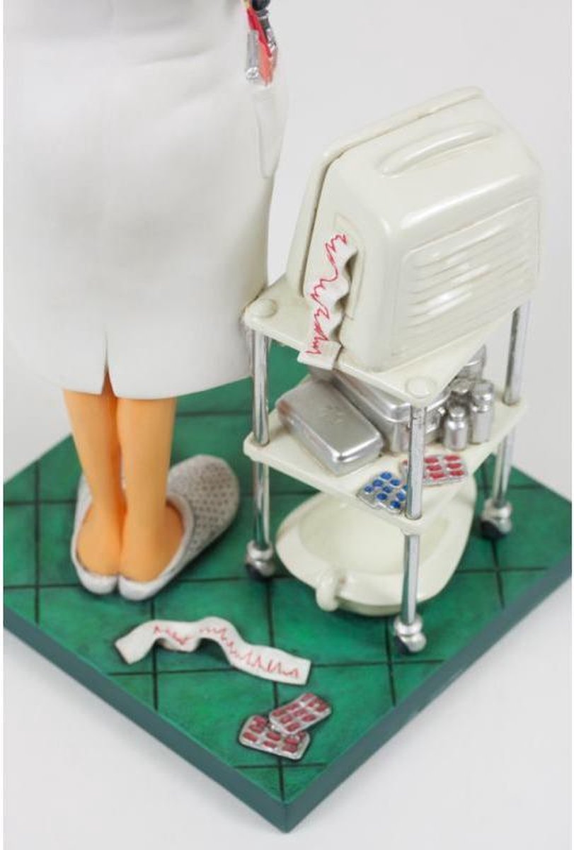 Huisarts vrouw dokter beeldje Forchino 10x10x24 cm