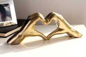 Gilde Handwerk beeld Heart sign hands, mat goud